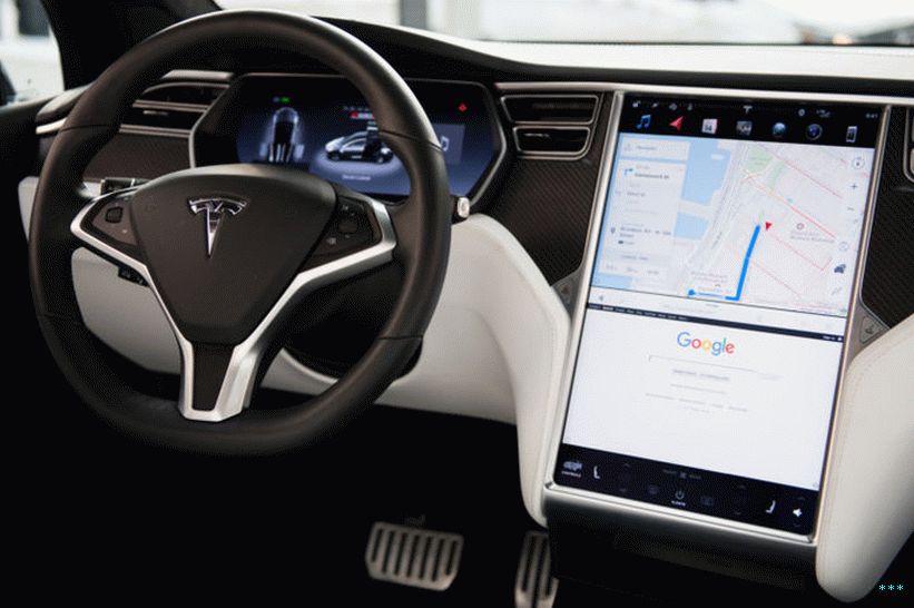 Унутрашњост луксузног аутомобила врхунског разреда.